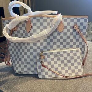 White checkered handbag with wristlet.
